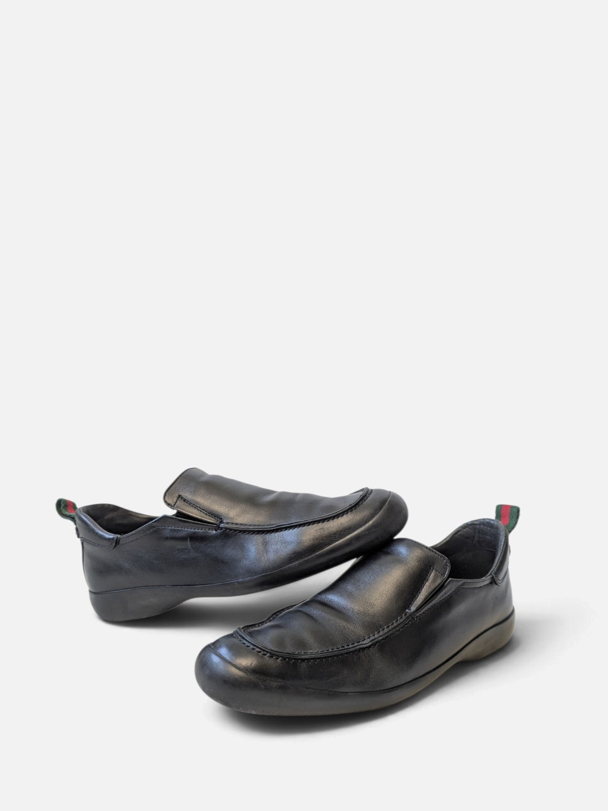 Gucci black leather loafers with striped heel pull (2000s)